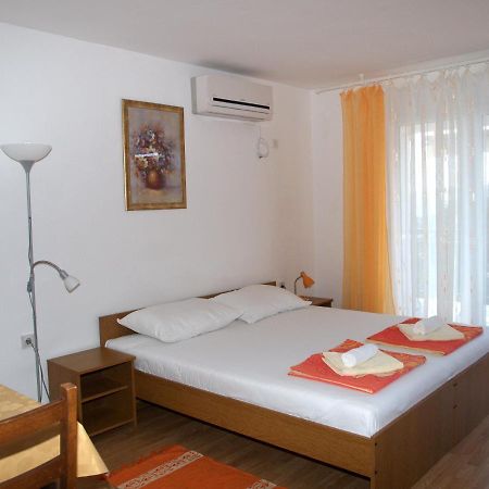 Apartments Antun Krk Town Exterior foto