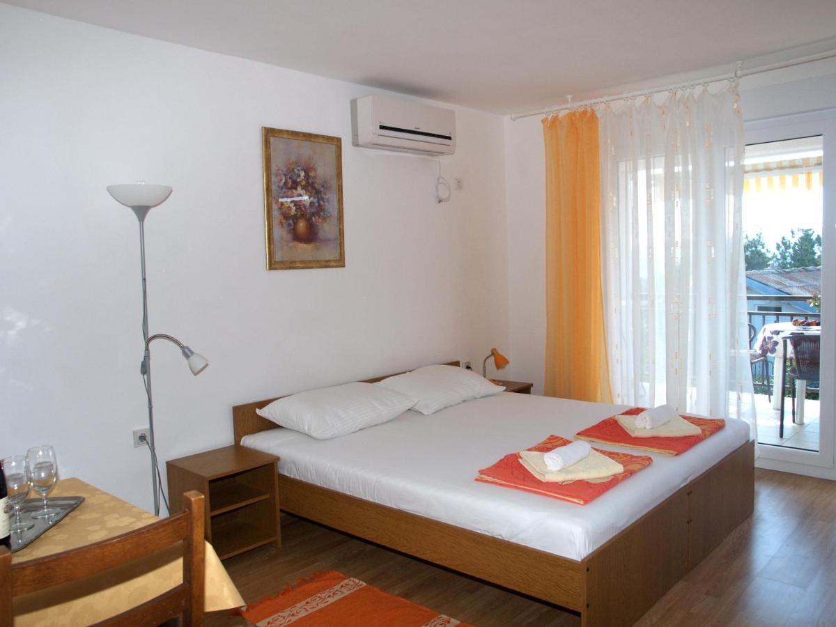 Apartments Antun Krk Town Exterior foto