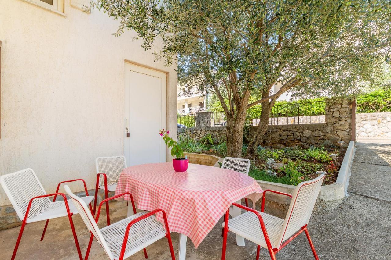 Apartments Antun Krk Town Exterior foto