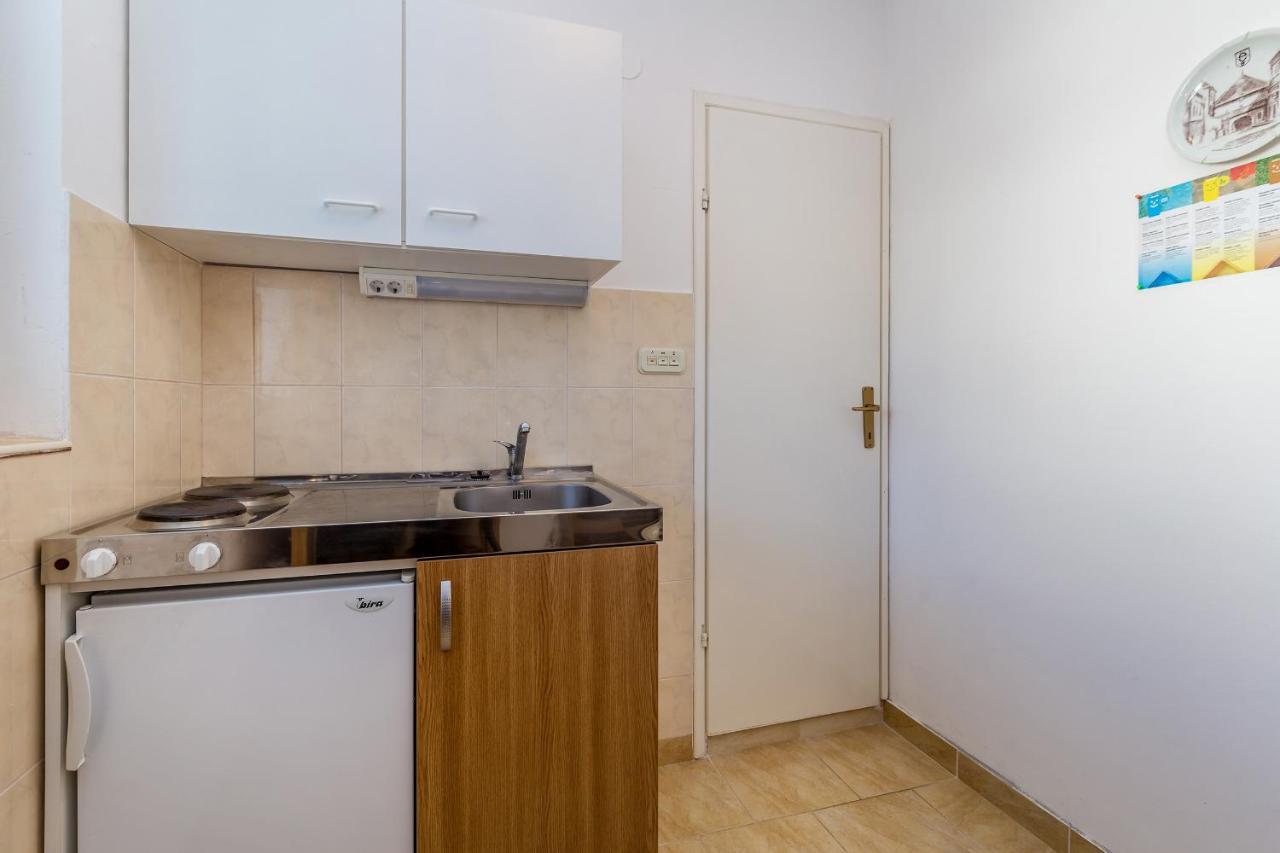 Apartments Antun Krk Town Exterior foto