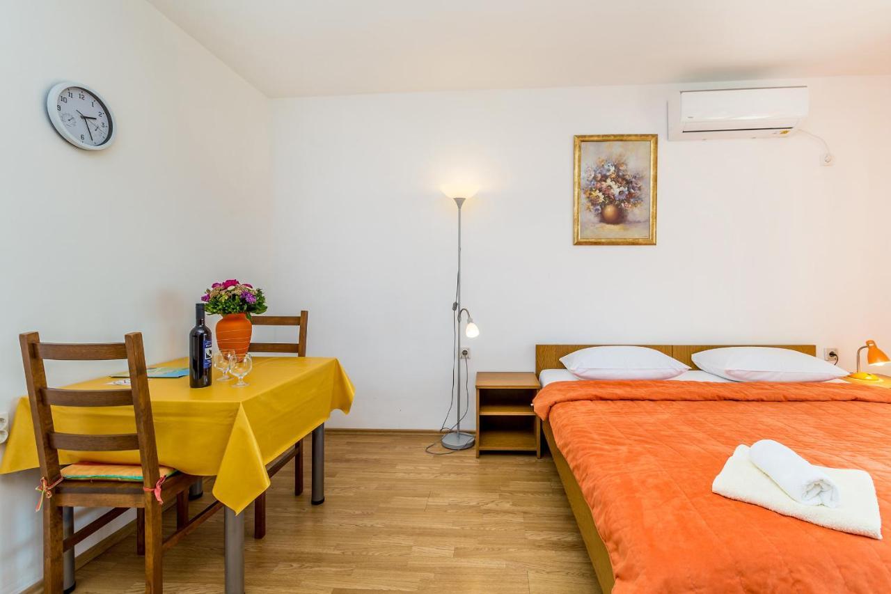 Apartments Antun Krk Town Exterior foto