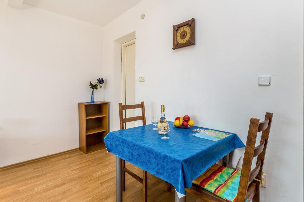 Apartments Antun Krk Town Exterior foto