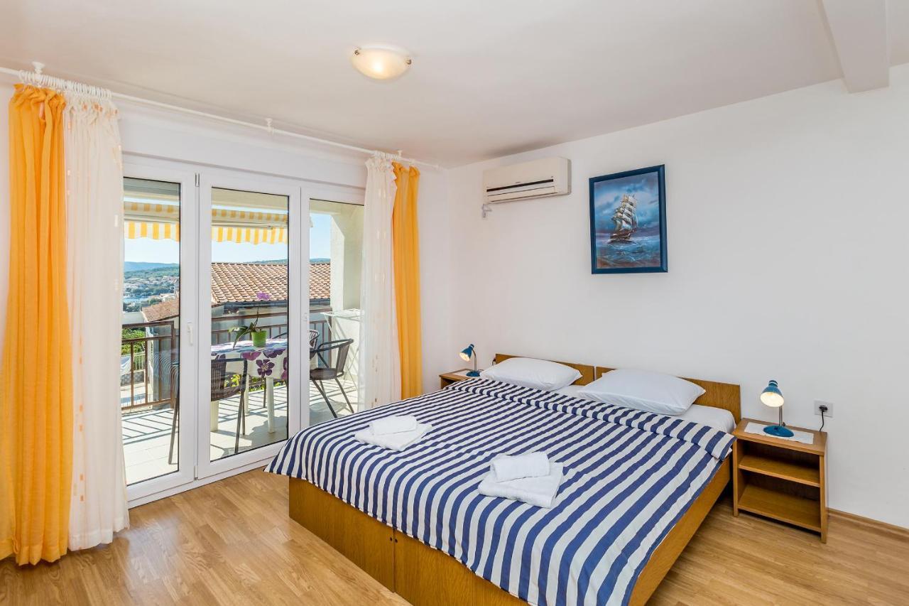 Apartments Antun Krk Town Exterior foto