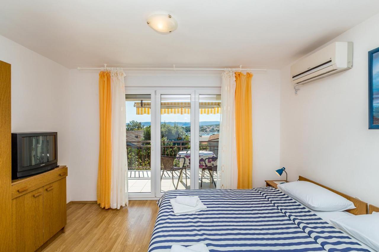 Apartments Antun Krk Town Exterior foto