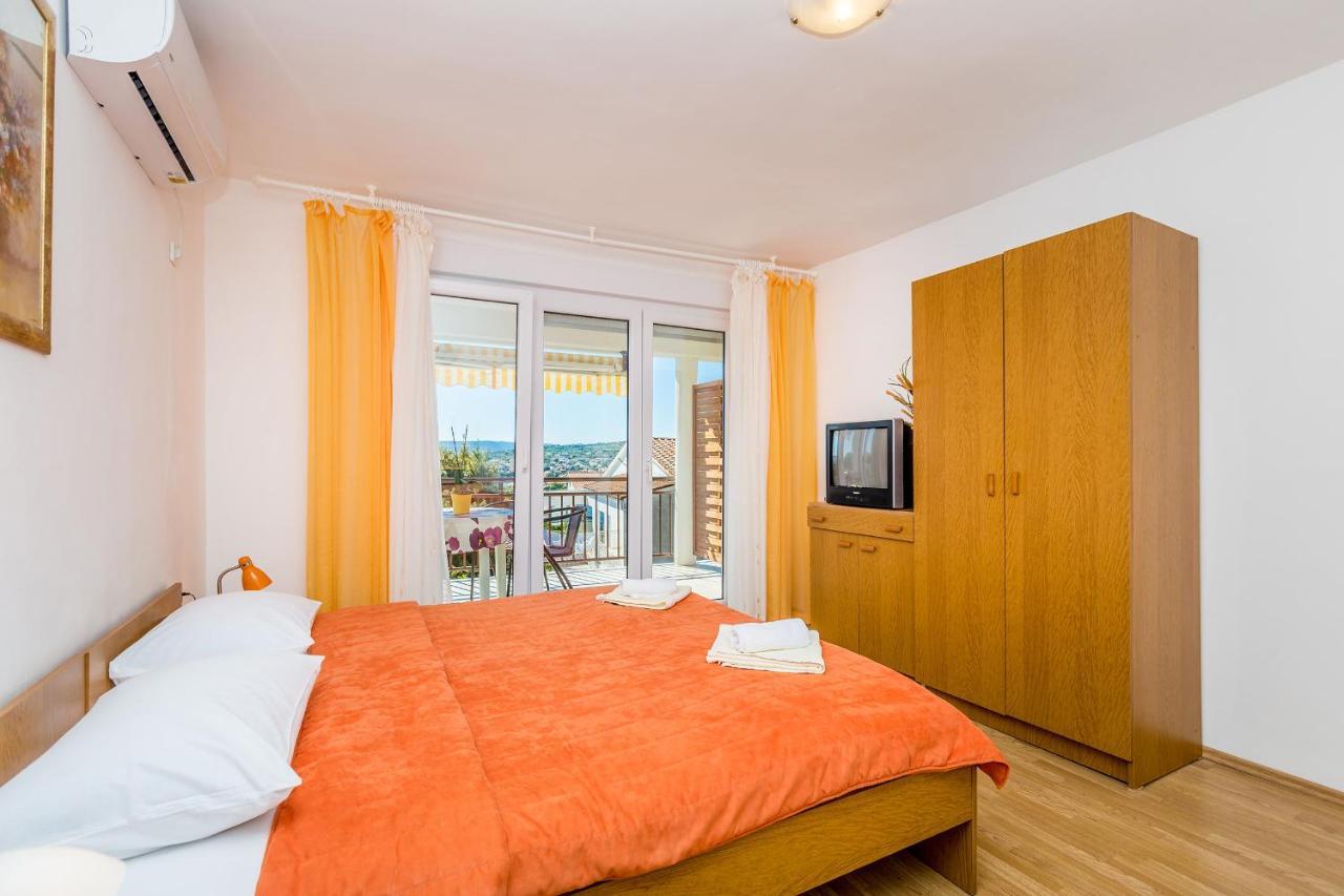 Apartments Antun Krk Town Exterior foto