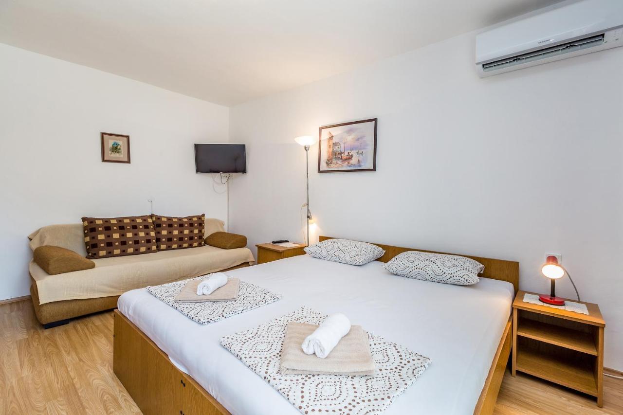 Apartments Antun Krk Town Exterior foto