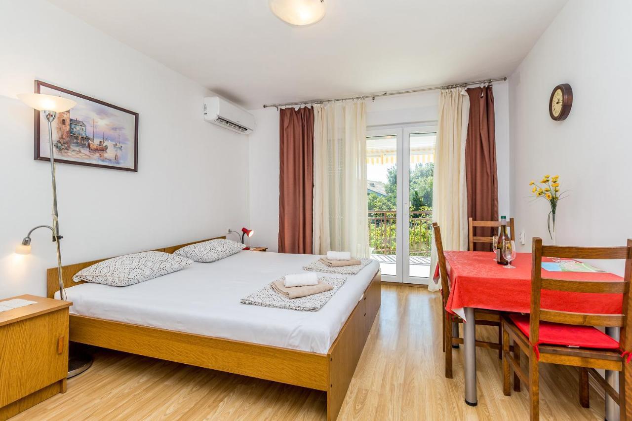Apartments Antun Krk Town Exterior foto