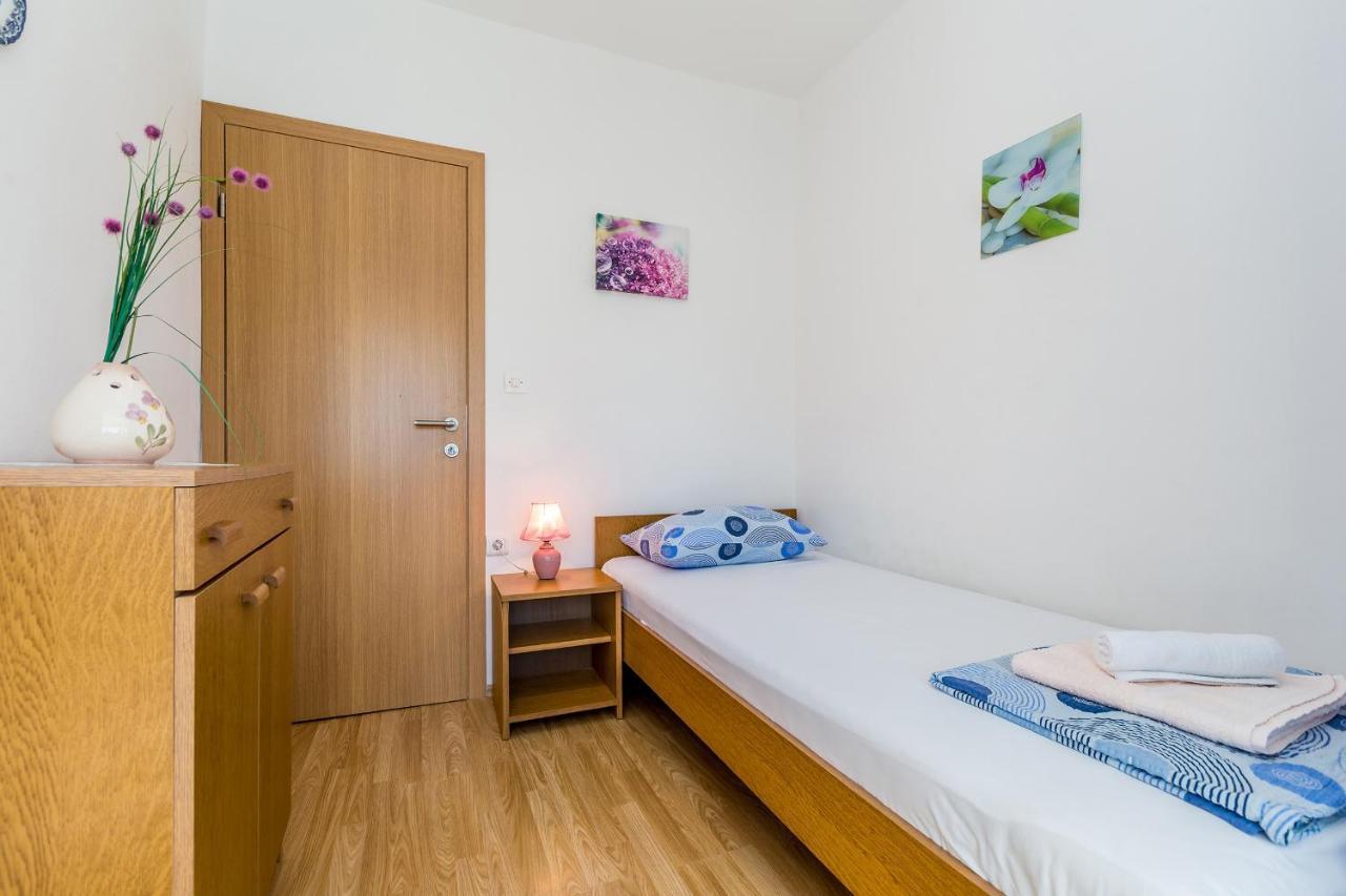 Apartments Antun Krk Town Exterior foto
